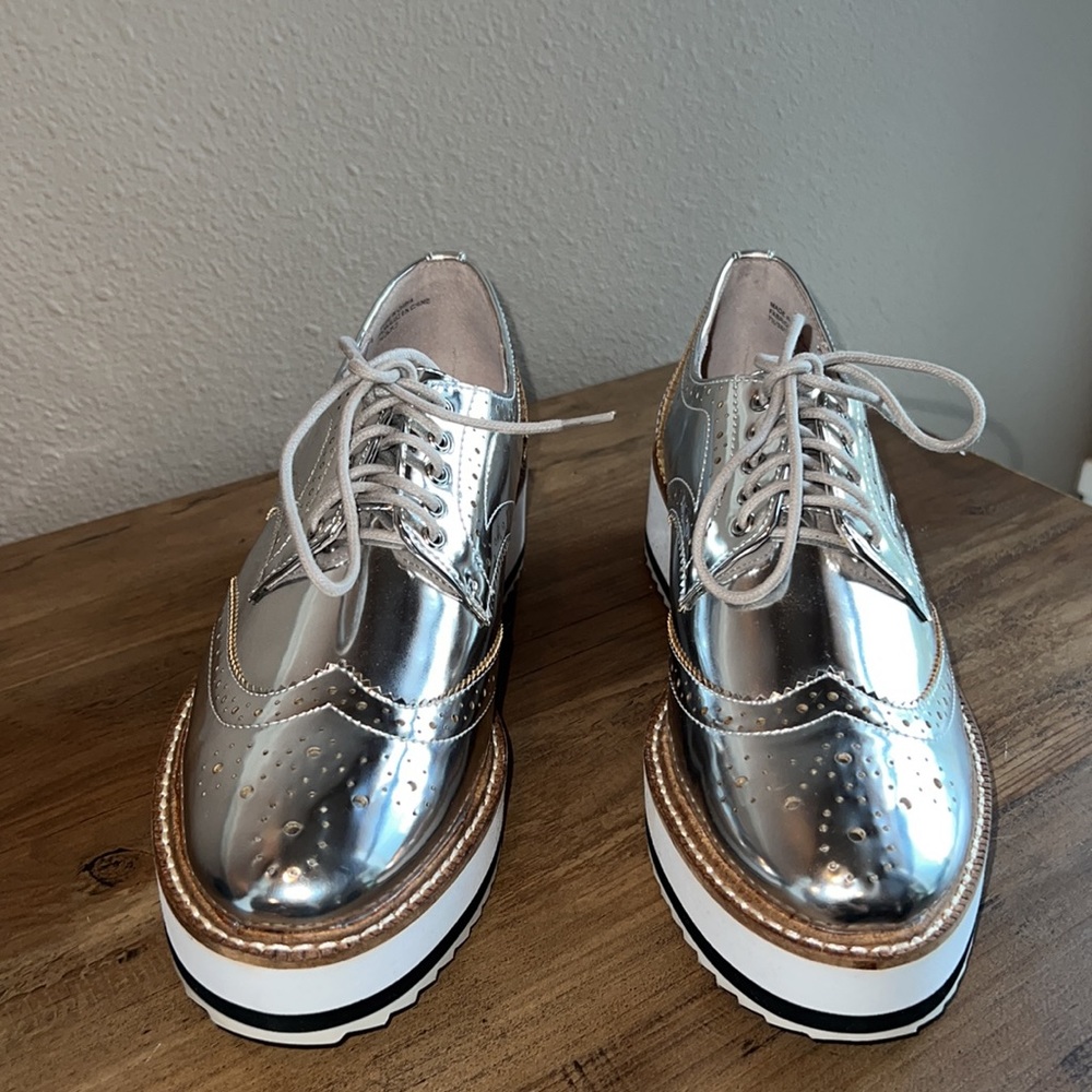 NWOT.. Shellys London silver “Emma” Oxford